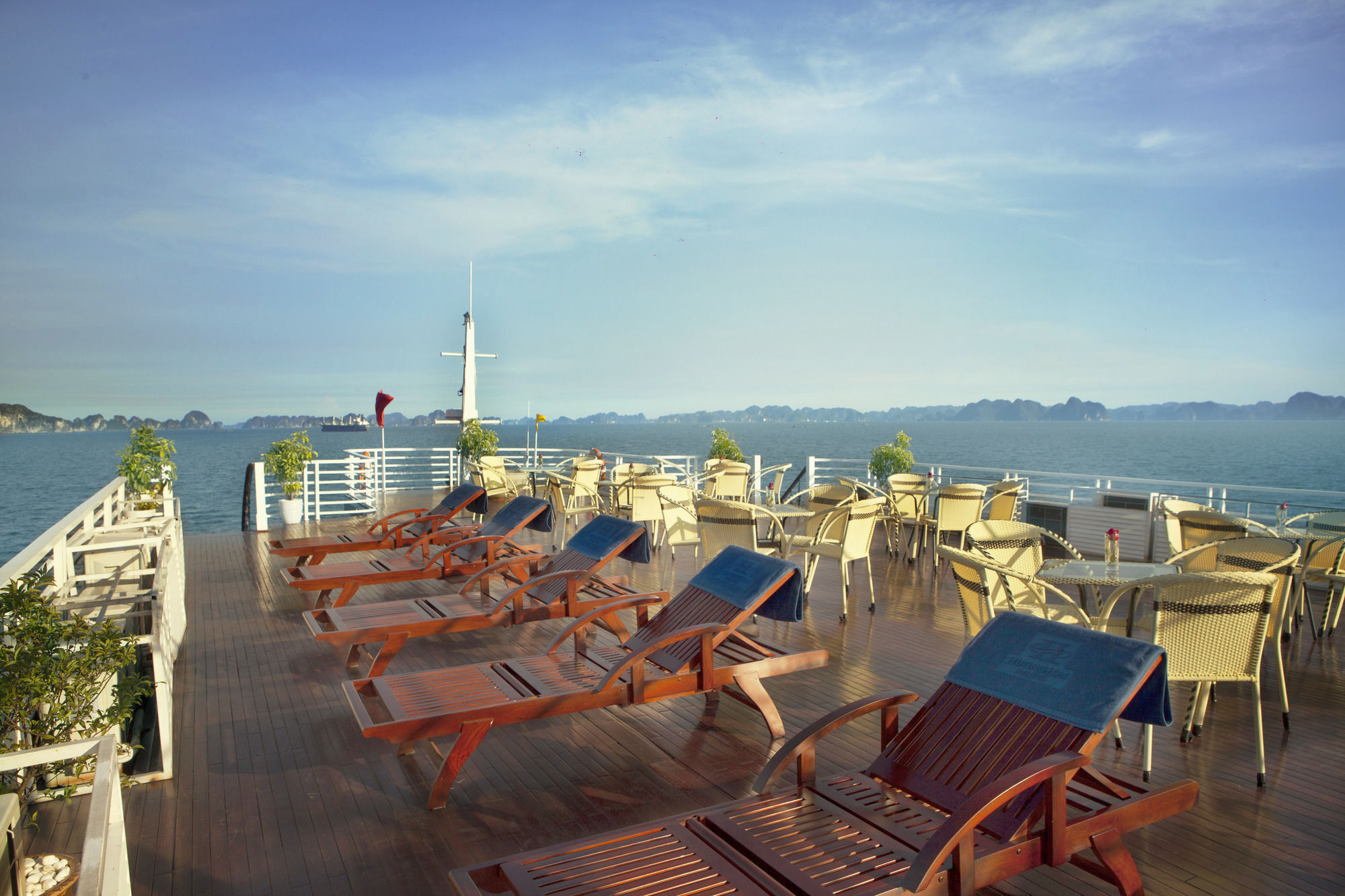 Hotel Huong Hai Sealife Cruise Hạ Long Exterior foto